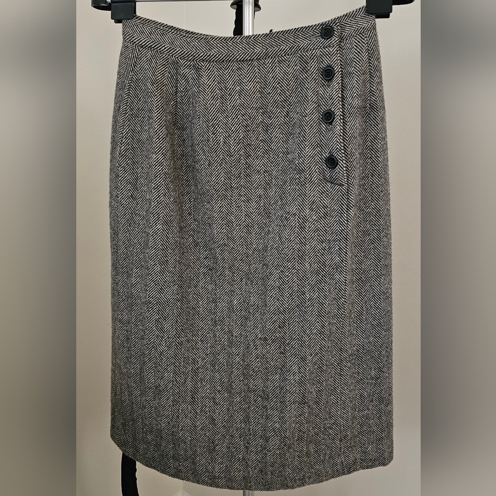 Chic Black and White Herringbone Pencil Skirt